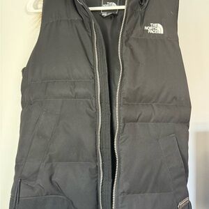 The North Face Black Puffer Vest 550 w removable fur hood